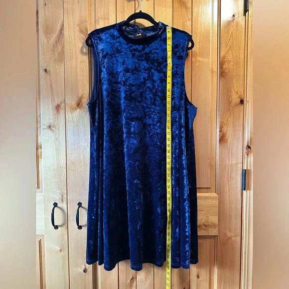 ModCloth | Pure Luxe Velvet Swing Dress | 3x - Picture 7 of 9